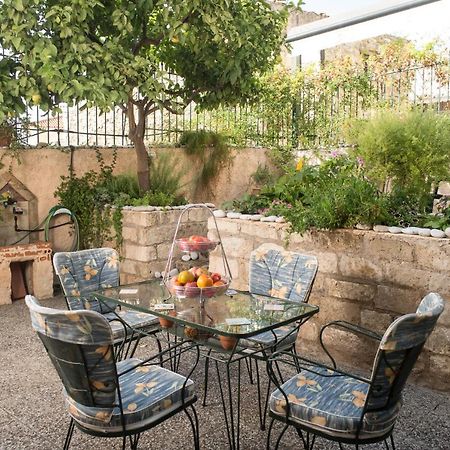 Maisonette With Garden In The Heart Of The Historical Kalamata Center Exterior foto