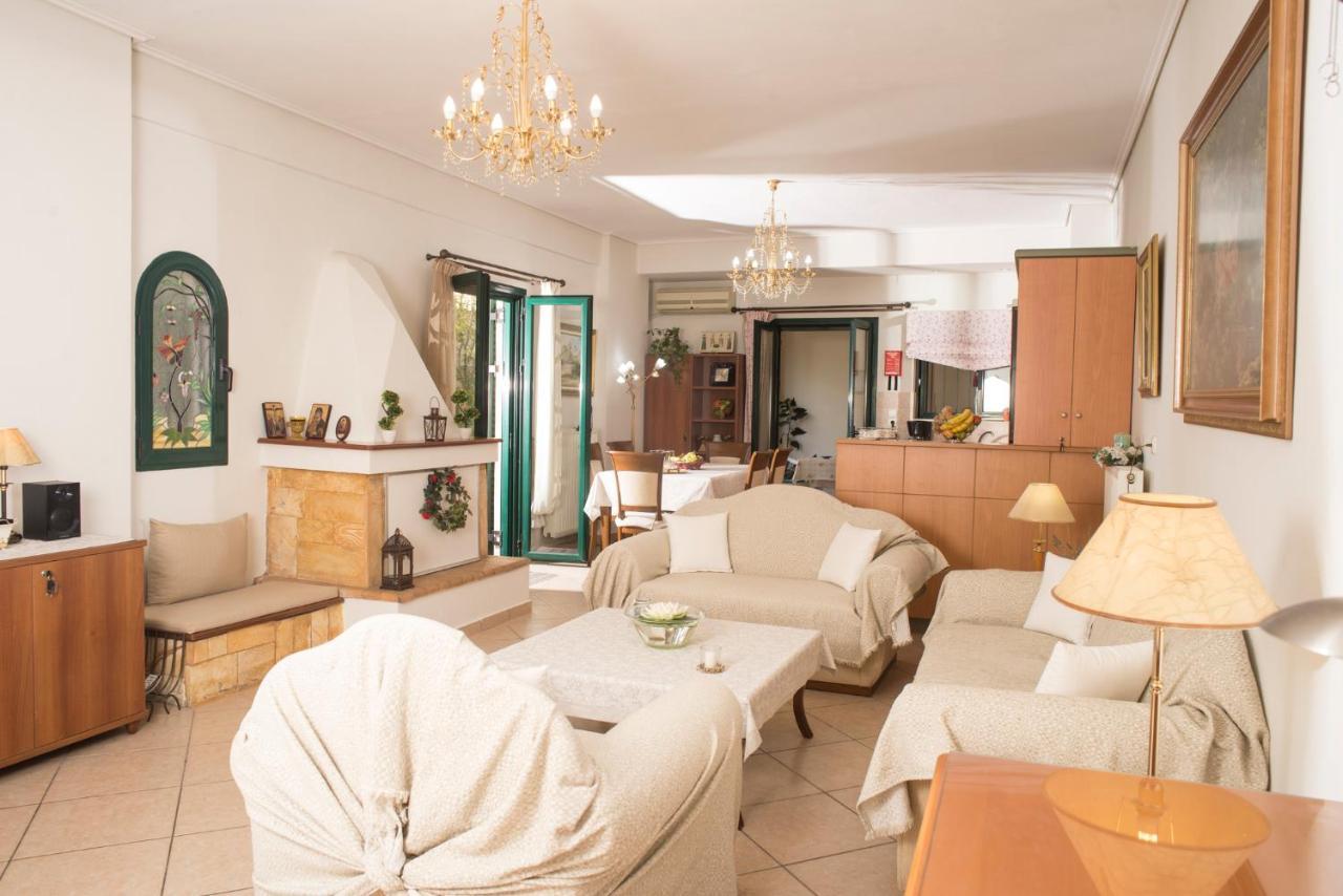 Maisonette With Garden In The Heart Of The Historical Kalamata Center Exterior foto