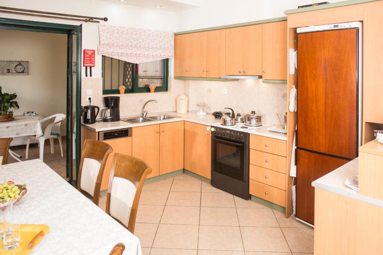 Maisonette With Garden In The Heart Of The Historical Kalamata Center Exterior foto