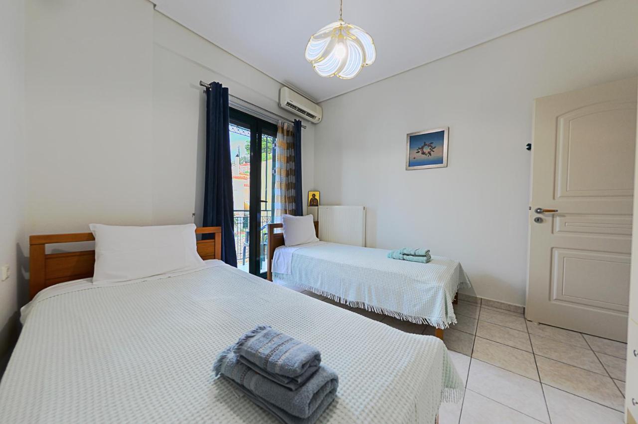 Maisonette With Garden In The Heart Of The Historical Kalamata Center Exterior foto